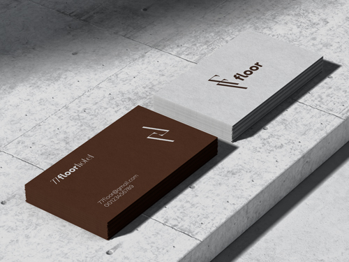 Duas Pilhas de Cartões de Visita no Chão