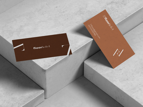 Dois Cartões de Visita em uma Superfície de Mármore