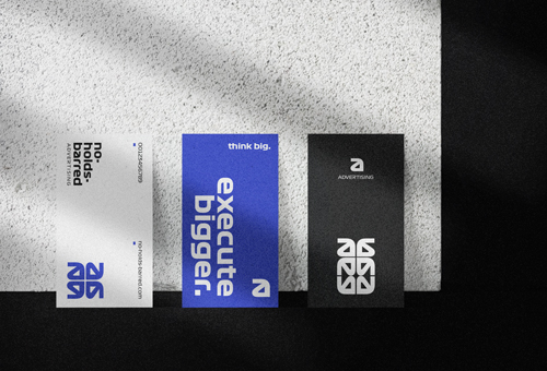 Визитные карточки, расположенные рядом друг с другом