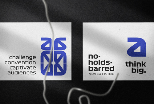 Две визитные карточки на черной поверхности