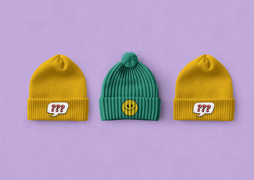 Vista en ángulo alto de tres gorros