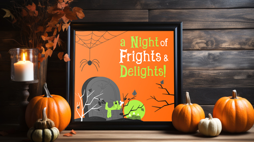 Poster avec décors contre un mur en bois