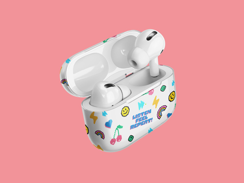 Étui AirPod ouvert en l'air