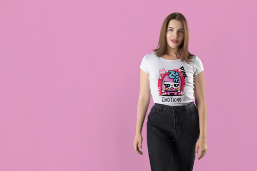 Vista media de una mujer vistiendo una camiseta