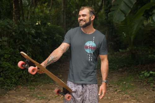 Мужчина в трендовой одежде