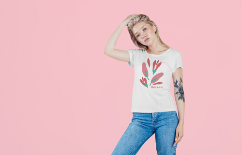 Mulher Brincando com o Cabelo