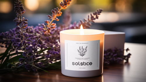 نظرة أمامية على شمعة مع اللافندر