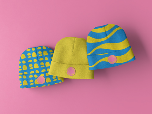 Chapeaux tendance placés ensemble