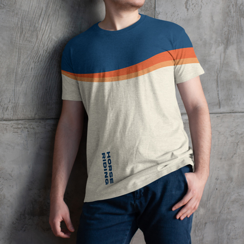 Мужчина в футболке прислонился к стене