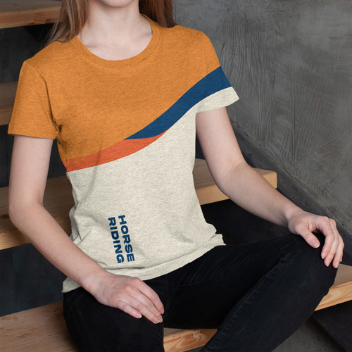 Женщина в футболке, увеличенный формат