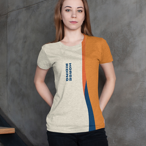 Женщина в футболке на фоне стены