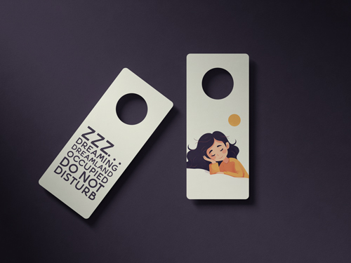 شماعتا أبواب، واحدة بنظرة مائلة