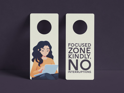 لافتات أبواب بجوار بعضها البعض