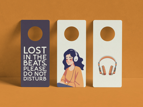 نظرة أمامية على ثلاث شماعات أبواب