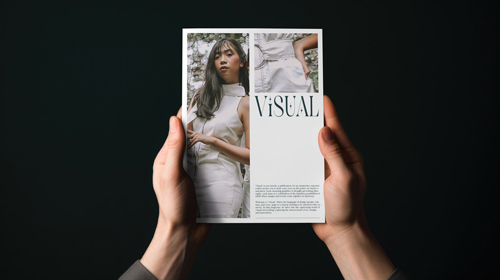 Vista posterior de la portada de una revista