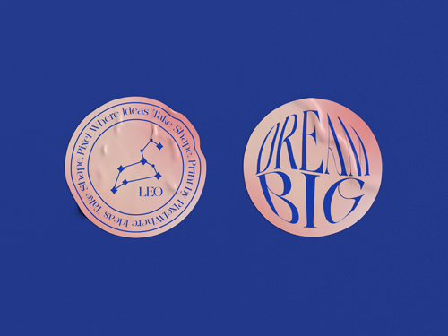 Два круглых стикера, вид спереди