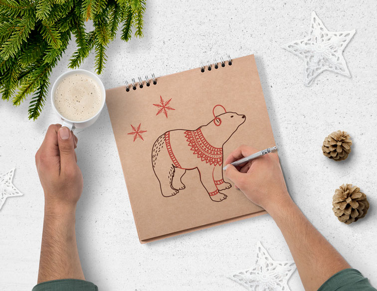 手をのせた飾りの近くにあるスケッチブック