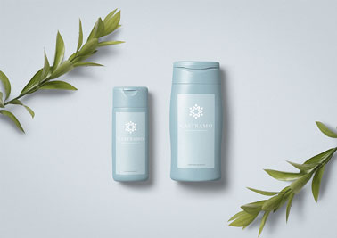 2つの化粧品容器