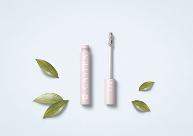 マスカラモックアップと緑の葉