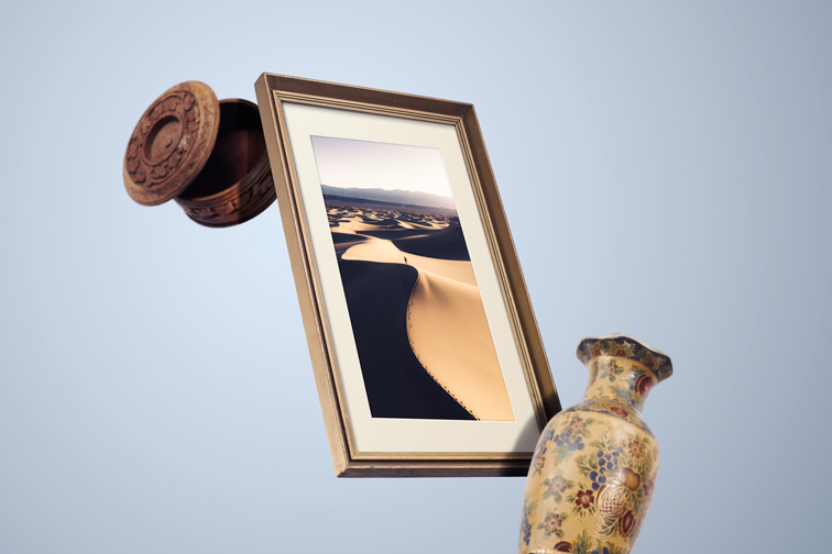 Cadre rétro avec un vase et une boîte circulaire en bois