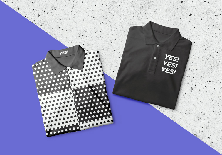 Zwei gefaltete Hemdkragen-T-Shirts