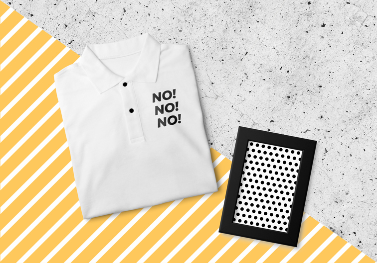 Gefaltetes Hemdkragen-T-Shirt mit einem Rahmen