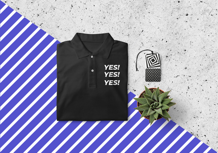 Gefaltetes Hemdkragen-T-Shirt mit einem Etikett