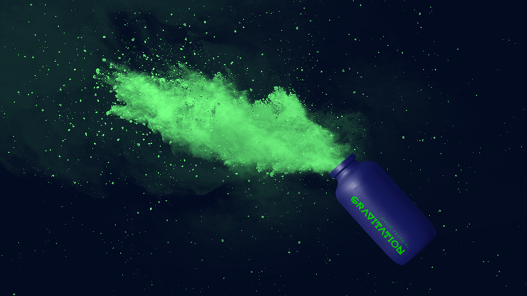 Poudre de couleur jaillissant d'un récipient