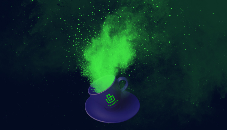 Poudre de couleur sortant d'une tasse à café