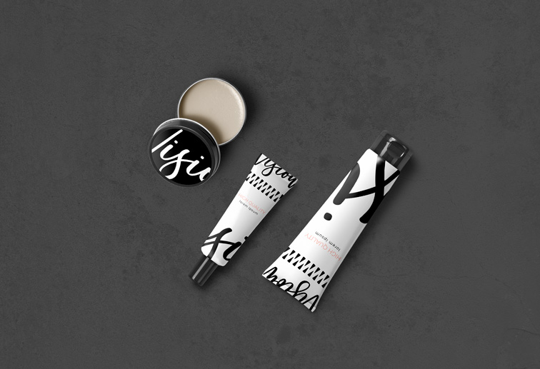 2つのクリームチューブとクリームジャー