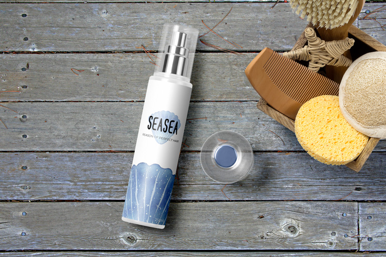 木製の背景にヘアケア製品