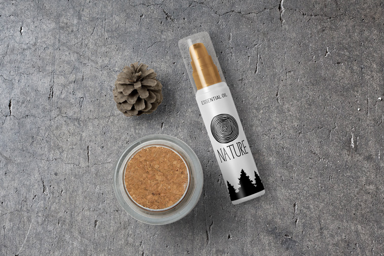 エッシェンシャルオイルのボトルとスクラブの瓶