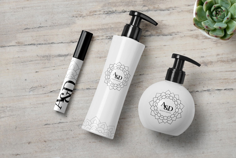 ローションボトルとマスカラ