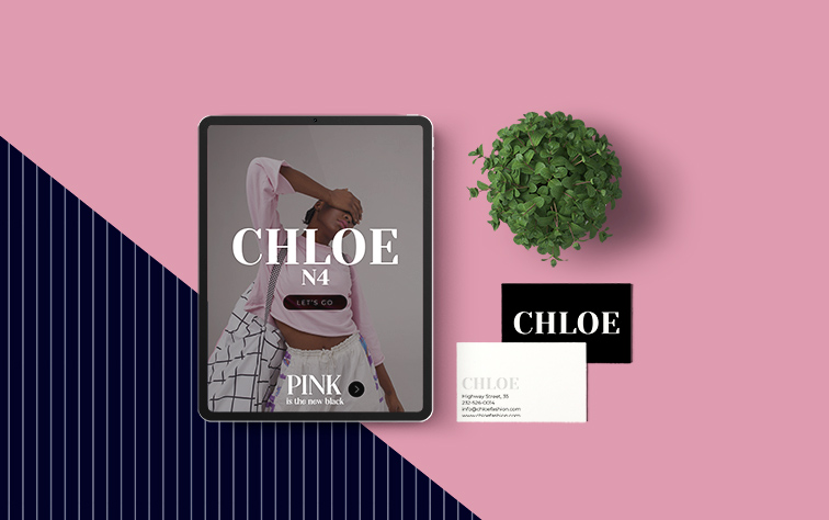 iPad et cartes de visite sur un fond à motifs