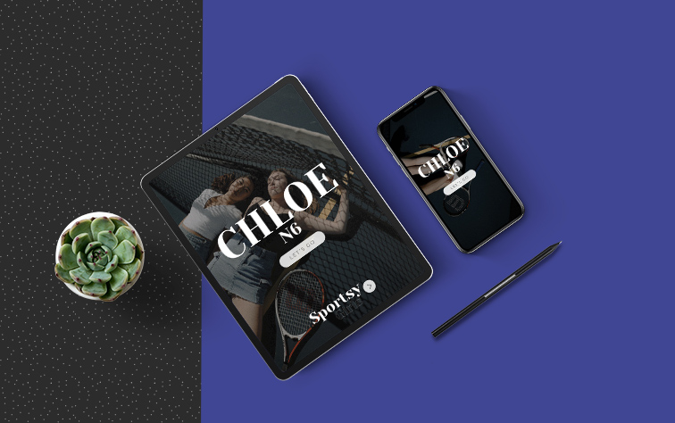 iPad et iPhone sur un fond à motifs