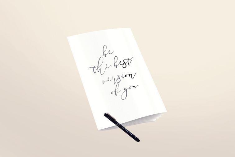 飛翔のソフトカバーの手帳とペン