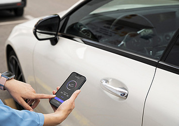 iPhone 13 Realistic Mockup Kit