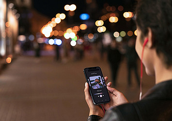 iPhone 13 Realistic Mockup Kit